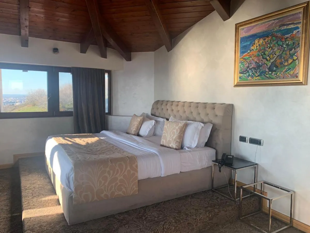 Agroturizem Kodra E Kuajve Hotel Shkallnur 4*,