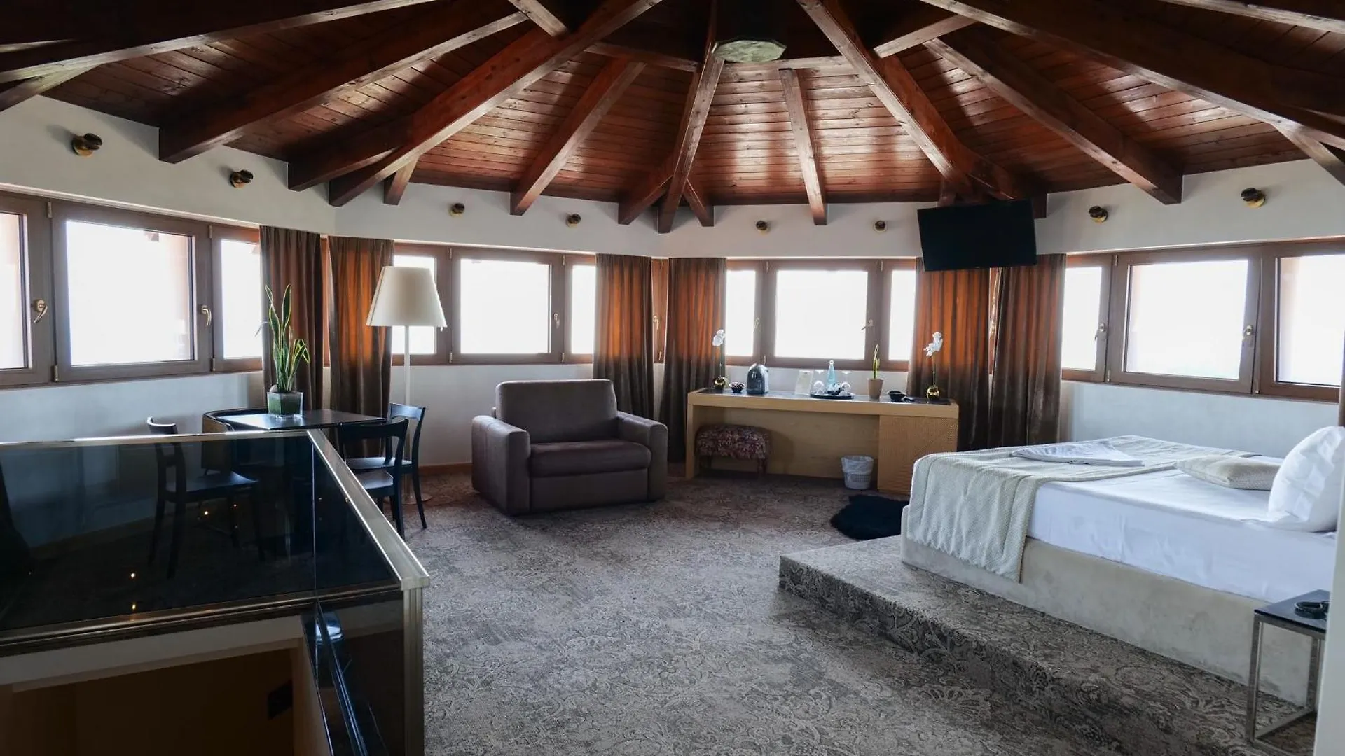 Agroturizem Kodra E Kuajve Hotel Shkallnur 4*,